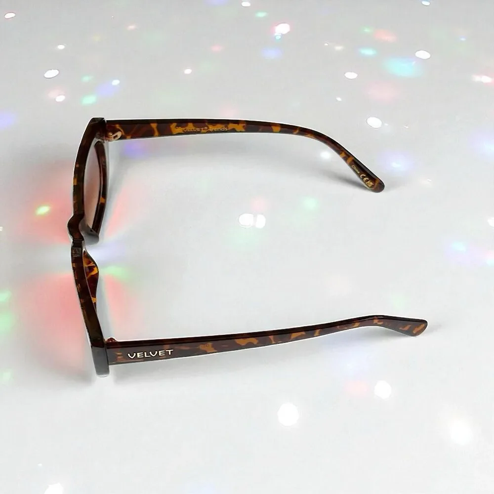 VELVET EYEWEAR The Harper Cat Eye Sunglasses in tortoise w/microfiber pouch